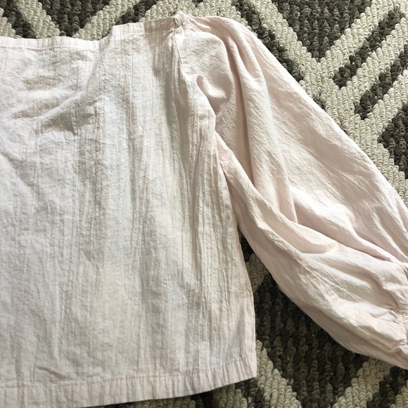 🌟Off the shoulder boutique top - Picture 2 of 3